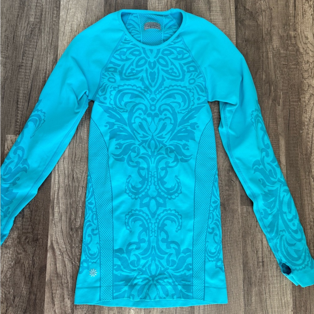 Athleta workout top long sleeve